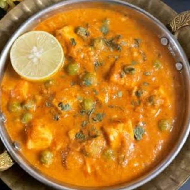 Veg Curry w/ Paneer or Mushroom.